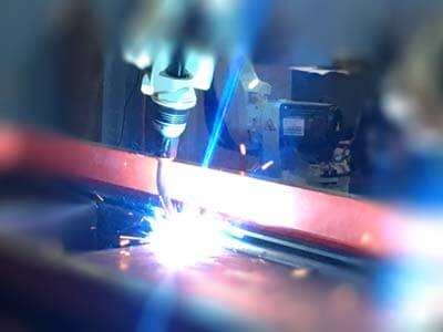 Automatic robotic welding for leak-proof fuel tanks